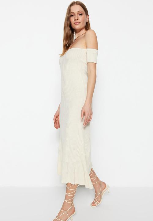 Trendyol - Carmen midi dress - beige