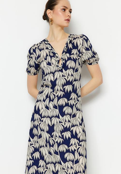 Trendyol - Floral printed midi dress - dark blue