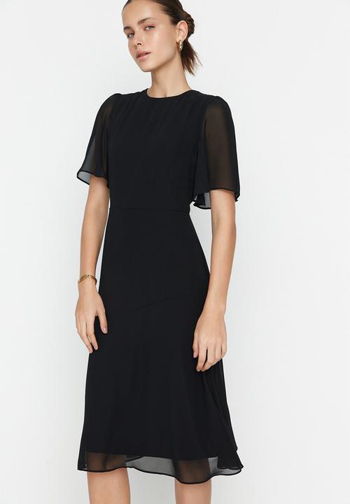 Trendyol - Midi A-line bell sleeve dress - black