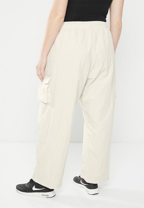 Nike - Plus Nike Sportswear Women's Woven Cargo Trouser - Orewood/Sail