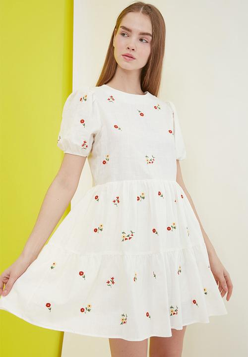 Trendyol - Mini floral smocked dress - ecru
