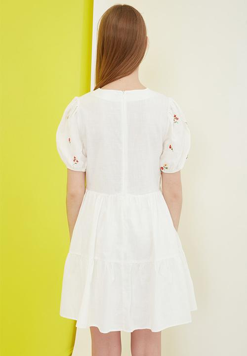 Trendyol - Mini floral smocked dress - ecru