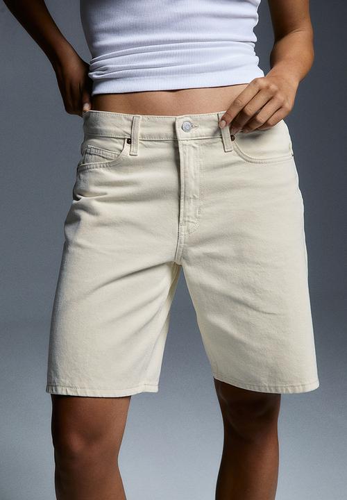 H&M - Low-waisted bermuda shorts - cream