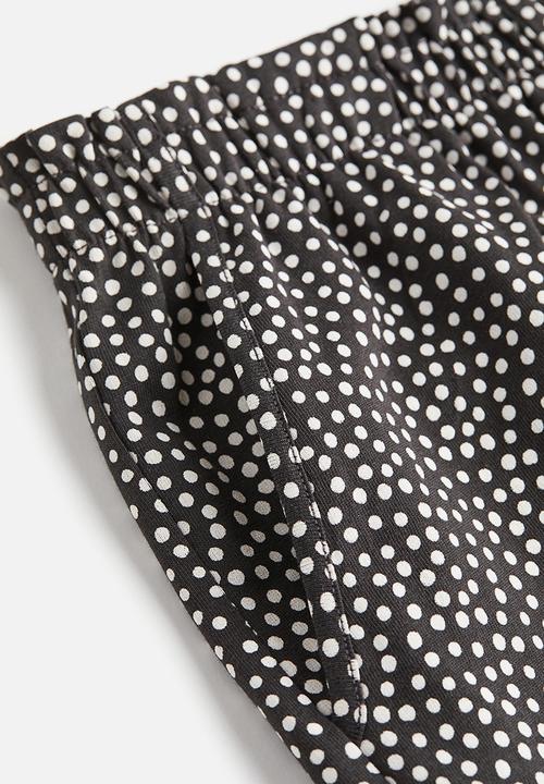 H&M - Patterned paper bag shorts - black