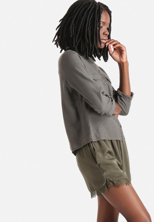 Vero Moda - Emily 3/4 Round Collar Shirt