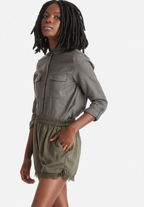 Vero Moda - Emily 3/4 Round Collar Shirt