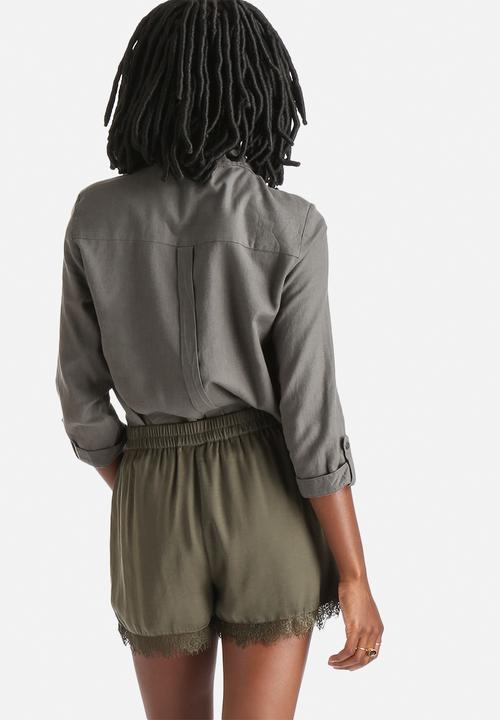 Vero Moda - Emily 3/4 Round Collar Shirt