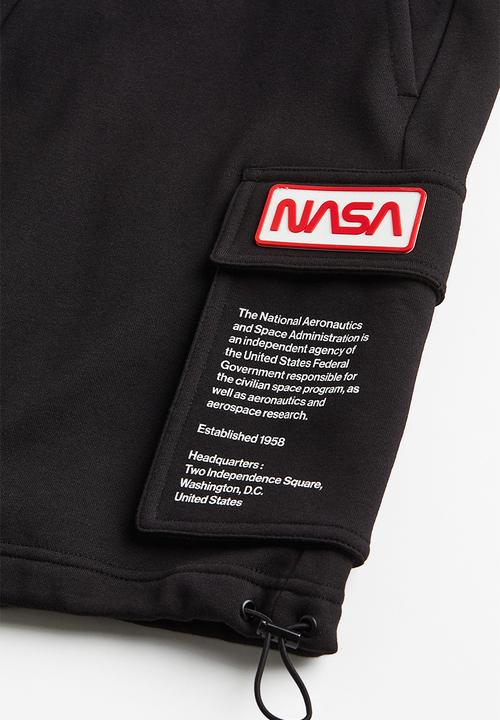 H&M - Printed sweatshirt shorts - black nasa