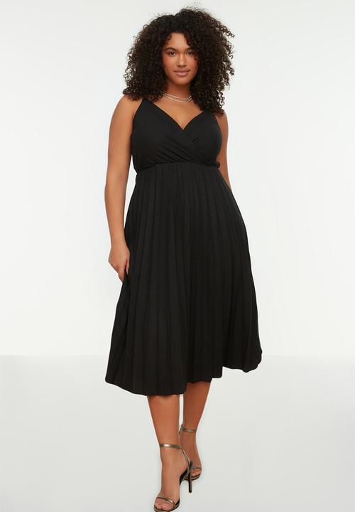 Trendyol - Curve v-neck strappy midi dress - black