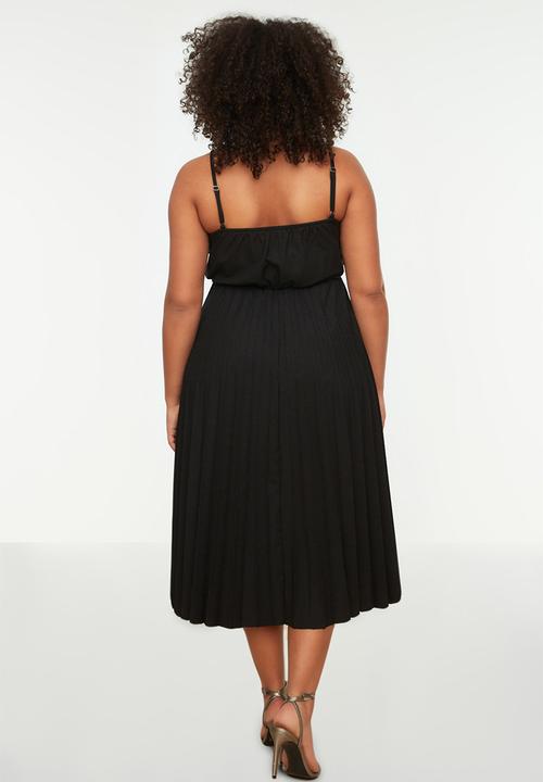 Trendyol - Curve v-neck strappy midi dress - black