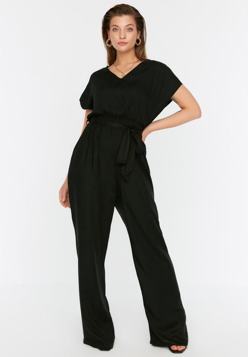 Trendyol - Curve v-neck short sleeve jumpsuit - black