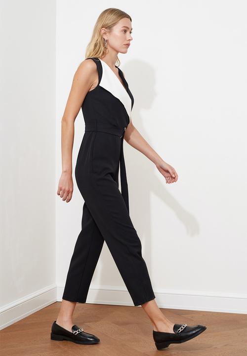 Trendyol - Sleeveless colour block fitted jumpsuit - black