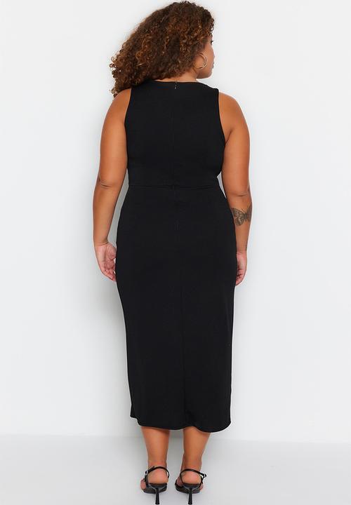 Trendyol - Curve fitted cut out midi dress - black
