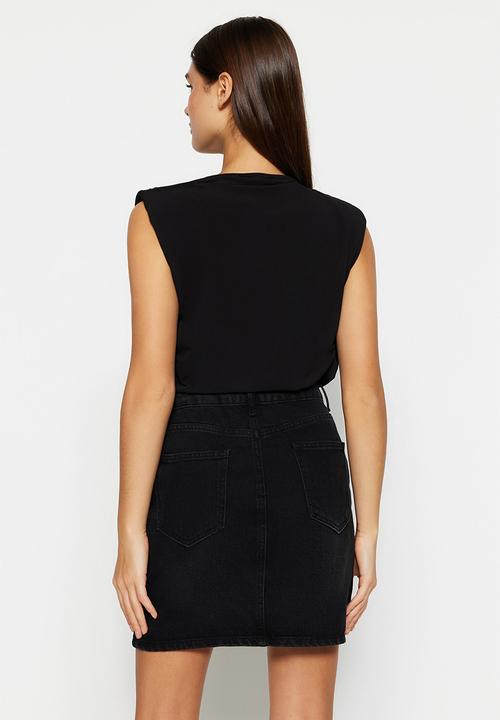 Trendyol - Sleeveless basic v-neck bodysuit - black
