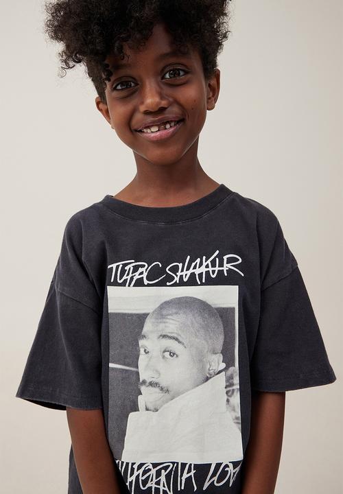 Cotton On - License drop shoulder short sleeve tee - lcn bra phantom/tupac face