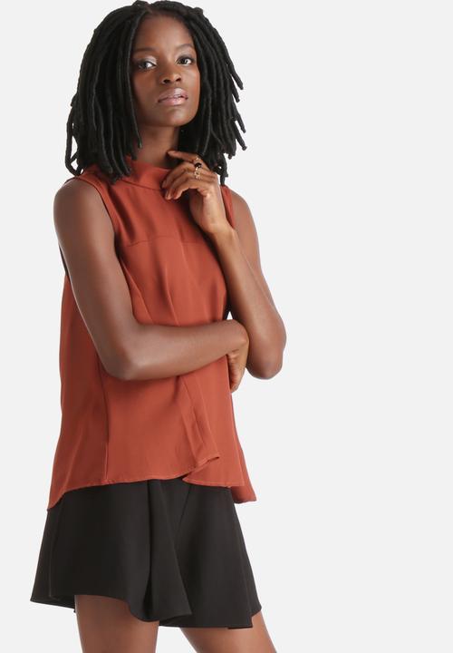 Vero Moda - Hip High Neck Top