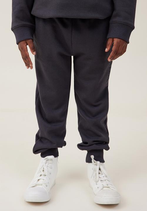 Cotton On - Dora scoop fleece crew - phantom. wild & free