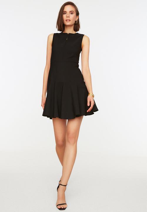 Trendyol - Sleeveless mini zip front dress - black