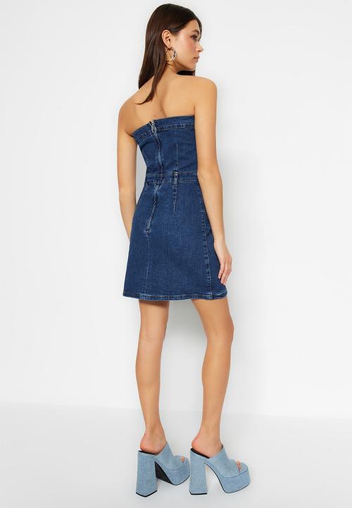 Trendyol - Strapless fitted mini denim dress - blue