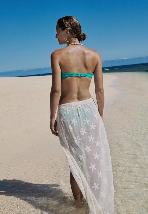Cotton On - Open mesh beach sarong wrap skirt - white/floral