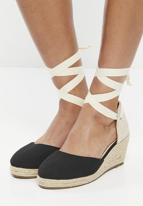 Madison® - Cleo wedge espadrille - black