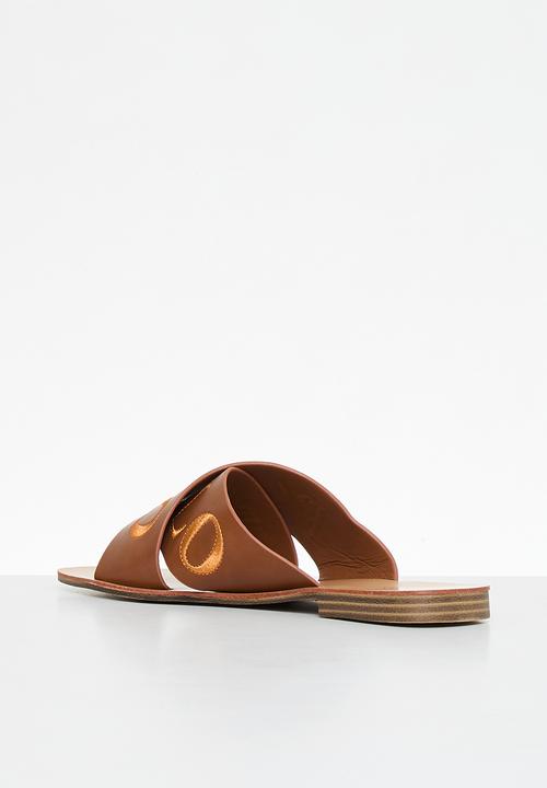 POLO - Cross strap embroidered mule - tan