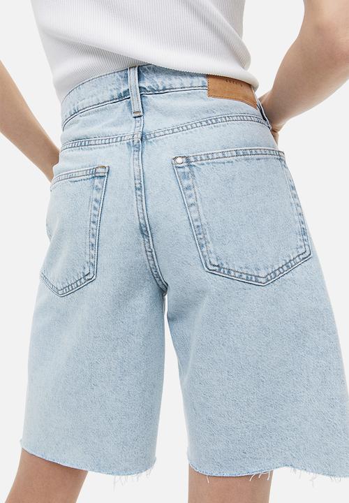 H&M - Low-waisted bermuda shorts - pale denim blue