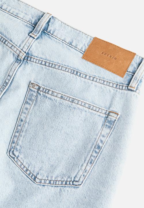 H&M - Low-waisted bermuda shorts - pale denim blue