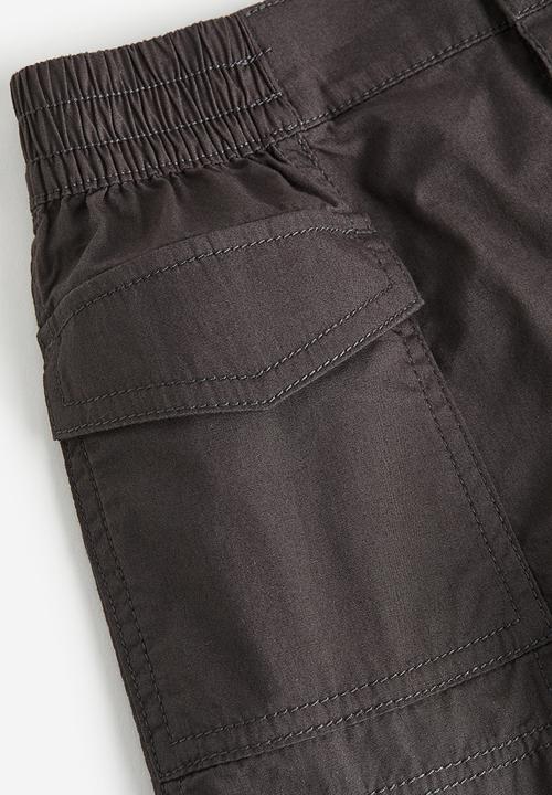 H&M - Cotton cargo shorts - black