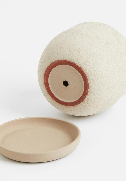 H&M - Terracotta plant pot & saucer - white