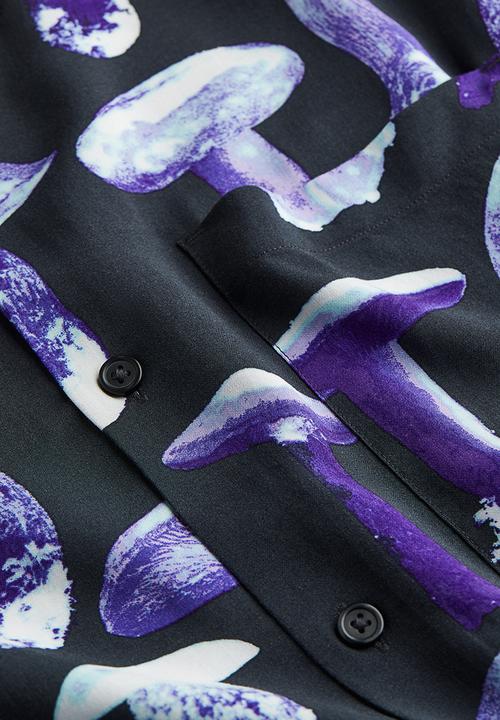 H&M - Relaxed fit patterned resort shirt - dark purple mushrooms