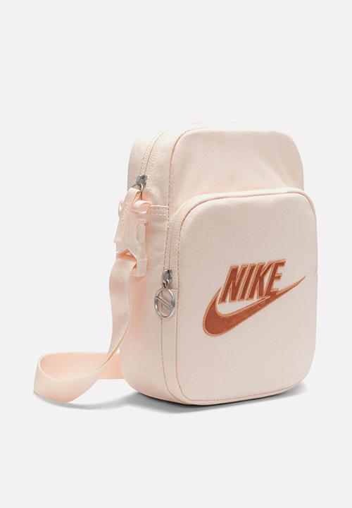 Nike - Heritage crossbody - guava ice / amber brown