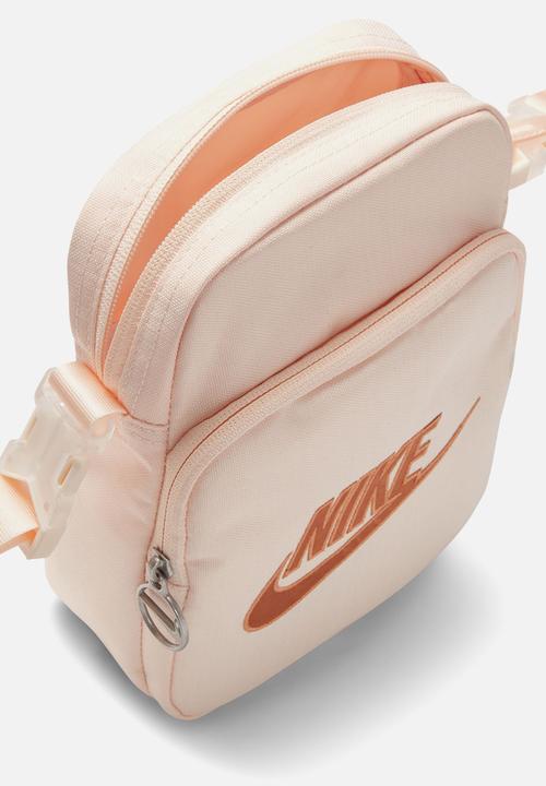 Nike - Heritage crossbody - guava ice / amber brown