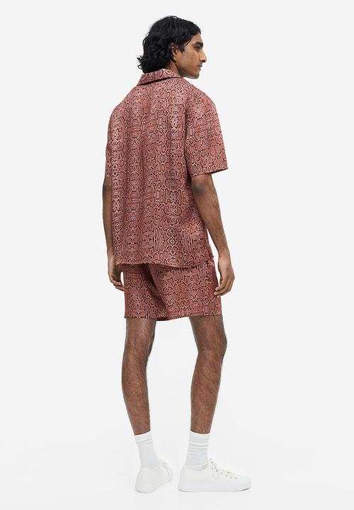 H&M - Regular fit lyocell shorts - dark red snakeskin patterned