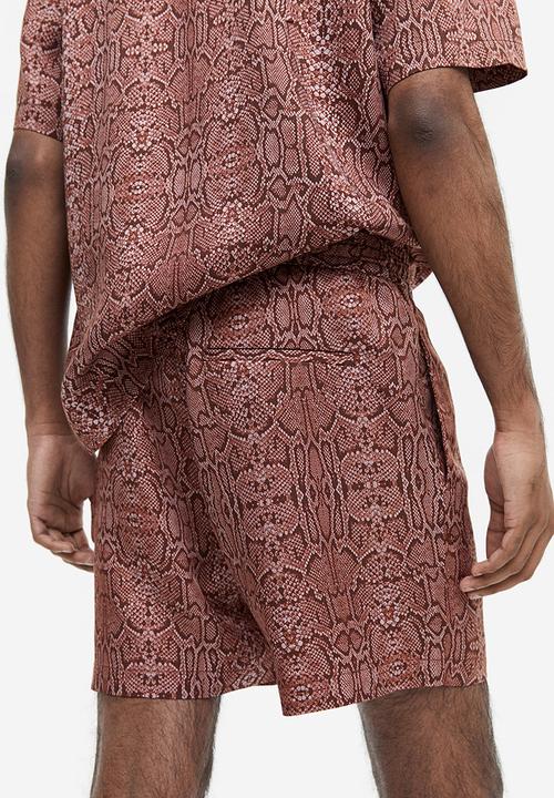 H&M - Regular fit lyocell shorts - dark red snakeskin patterned