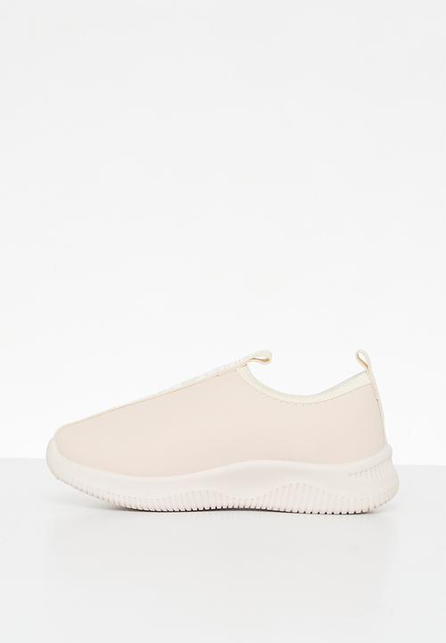 SOVIET - I roman - beige mono