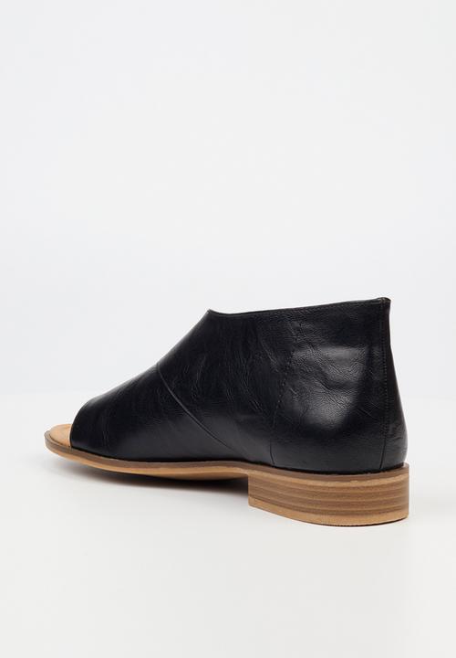 Miss Black - Micah5 asymmetric sandal - black