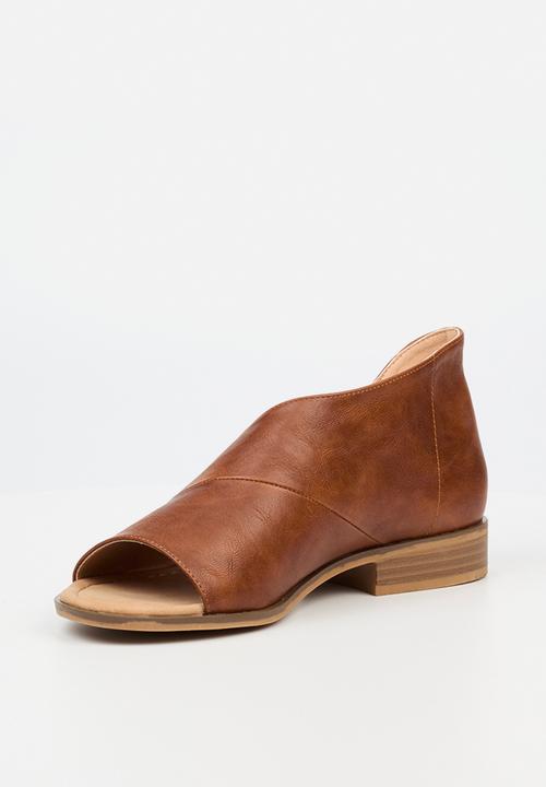 Miss Black - Micah5 asymmetric sandal - tan