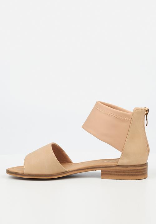 Miss Black - Micah6 strap sandal - neutral