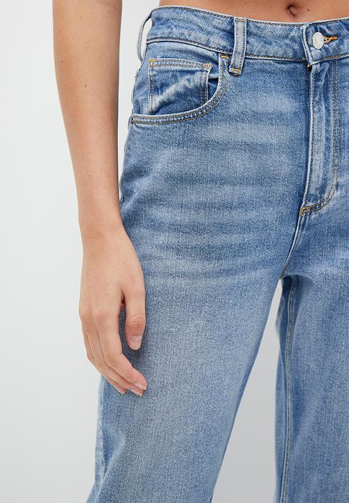 GUESS - High rise mom jean - light wash