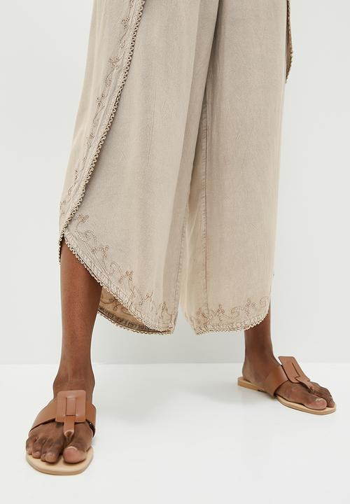 Stella Morgan - Open side harem pants with front detail - stone