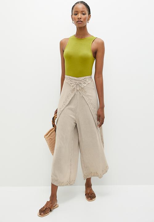 Stella Morgan - Open side harem pants with front detail - stone