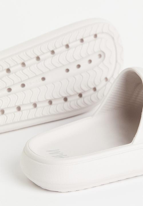 H&M - Quilted pool shoes - cream