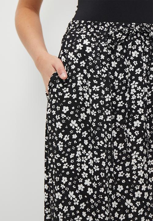 HAILYS - Print Midi Skirt - Black Flower
