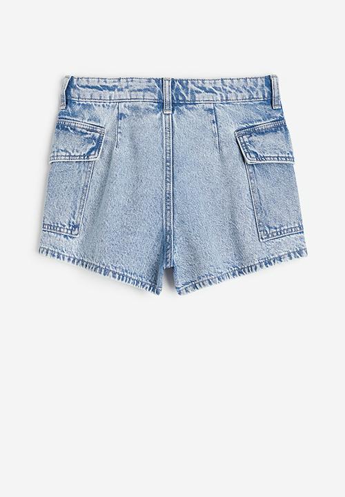 H&M - Relaxed fit high denim shorts - light denim blue 