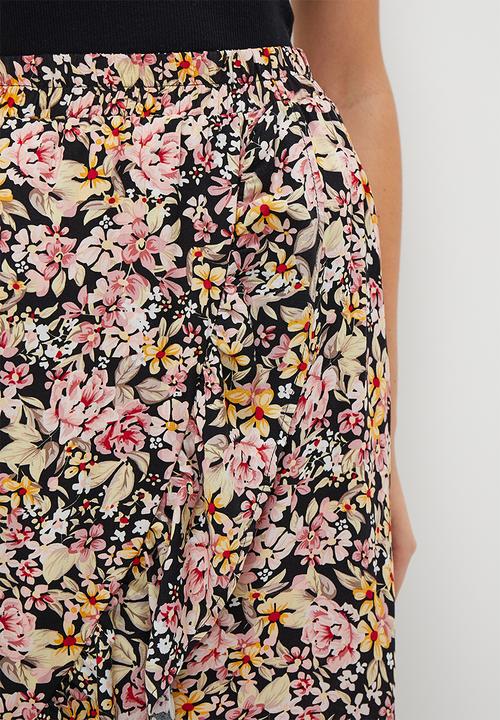 HAILYS - Print Asymmetrical Hem Maxi Skirt - Black Flower