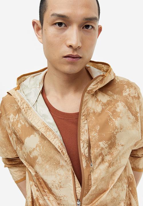 H&M - Regular fit sports windbreaker - beige patterned 
