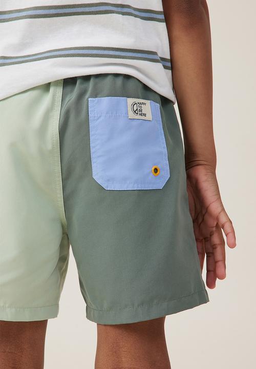 Cotton On - Bailey board short - swag green / gumnut green colour block