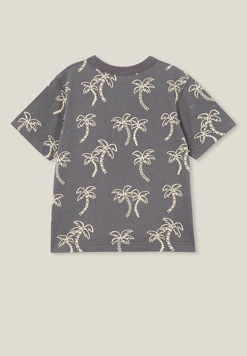 Cotton On - Jonny short sleeve print tee - rabbit grey/rainy day palm tree yardage
