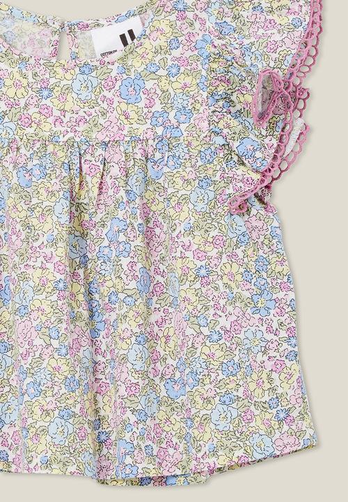 Cotton On - Madison scallop sleeve top - vanilla/middleton floral